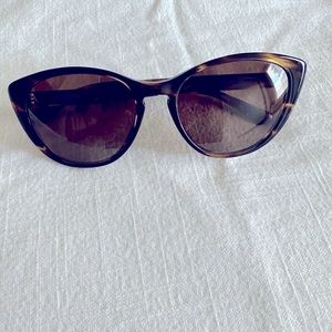Oliver Peoples Women’s Polarized Sunglasses. Size 55-18 140. Made in Italy
